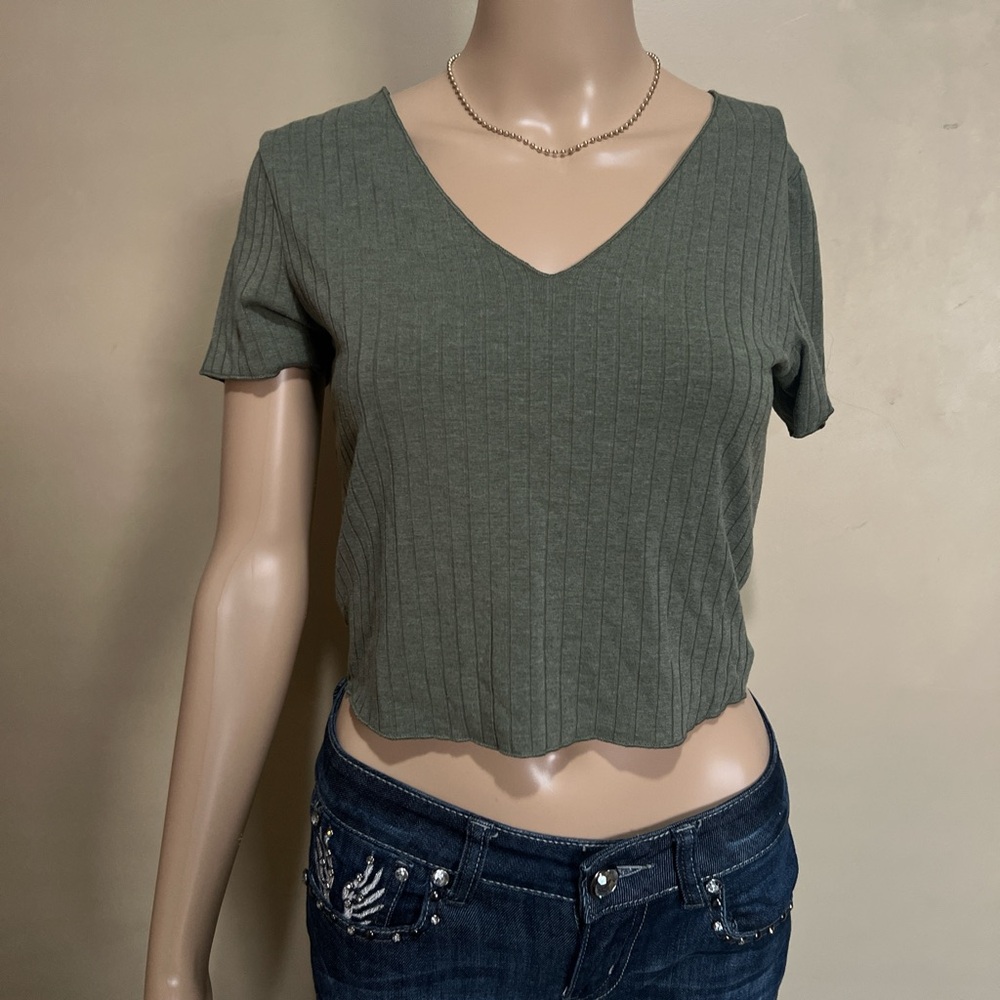 Bozzolo Sage V-Neck Ribbed Tee